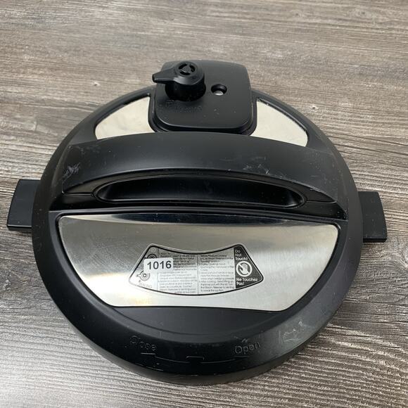 Instant Pot IP-DUO60 V3 6 qt Pressure Cooker Replacement Part Lid With Gasket - Picture 1 of 7